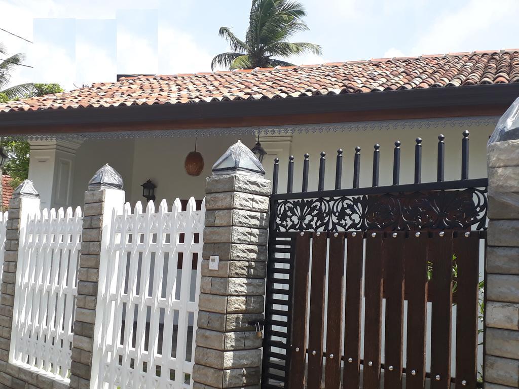 Best Inn Villa Mirissa Exterior foto